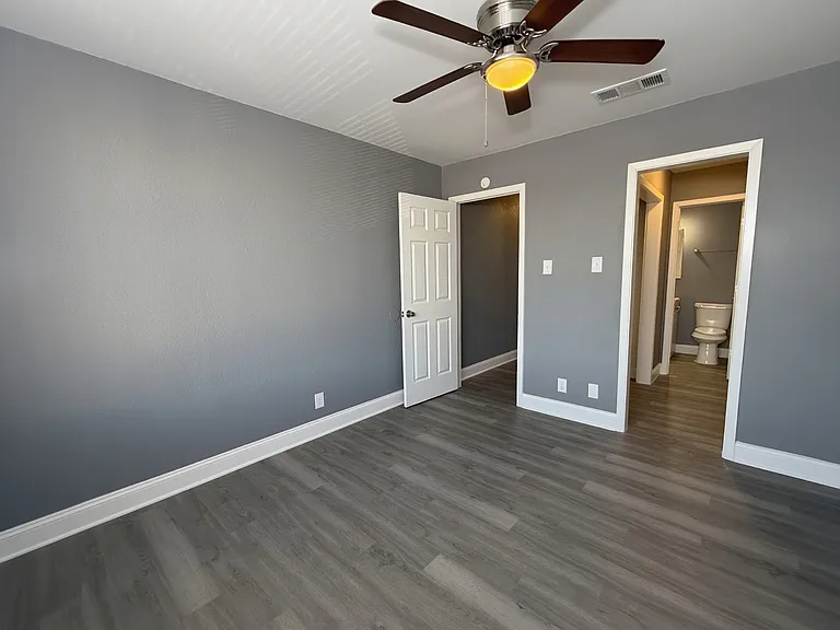 1900 W Taylor St — Photo 14