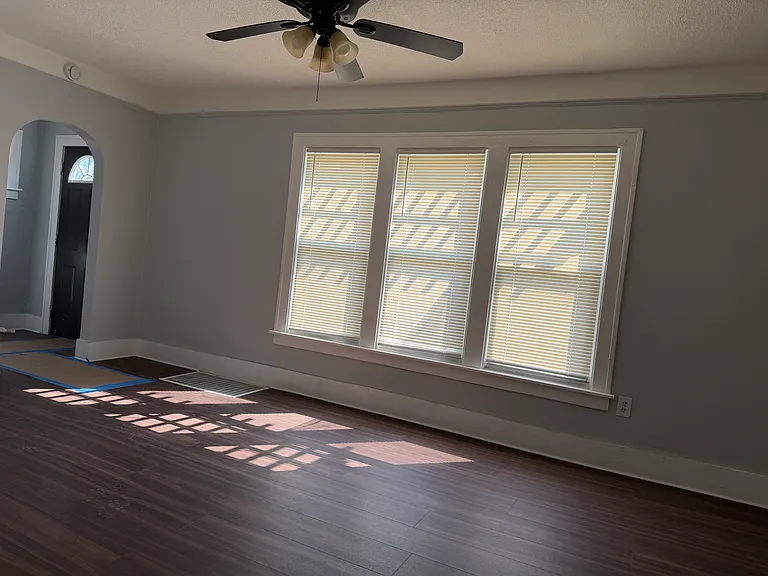 107 N Sanford St — Photo 4