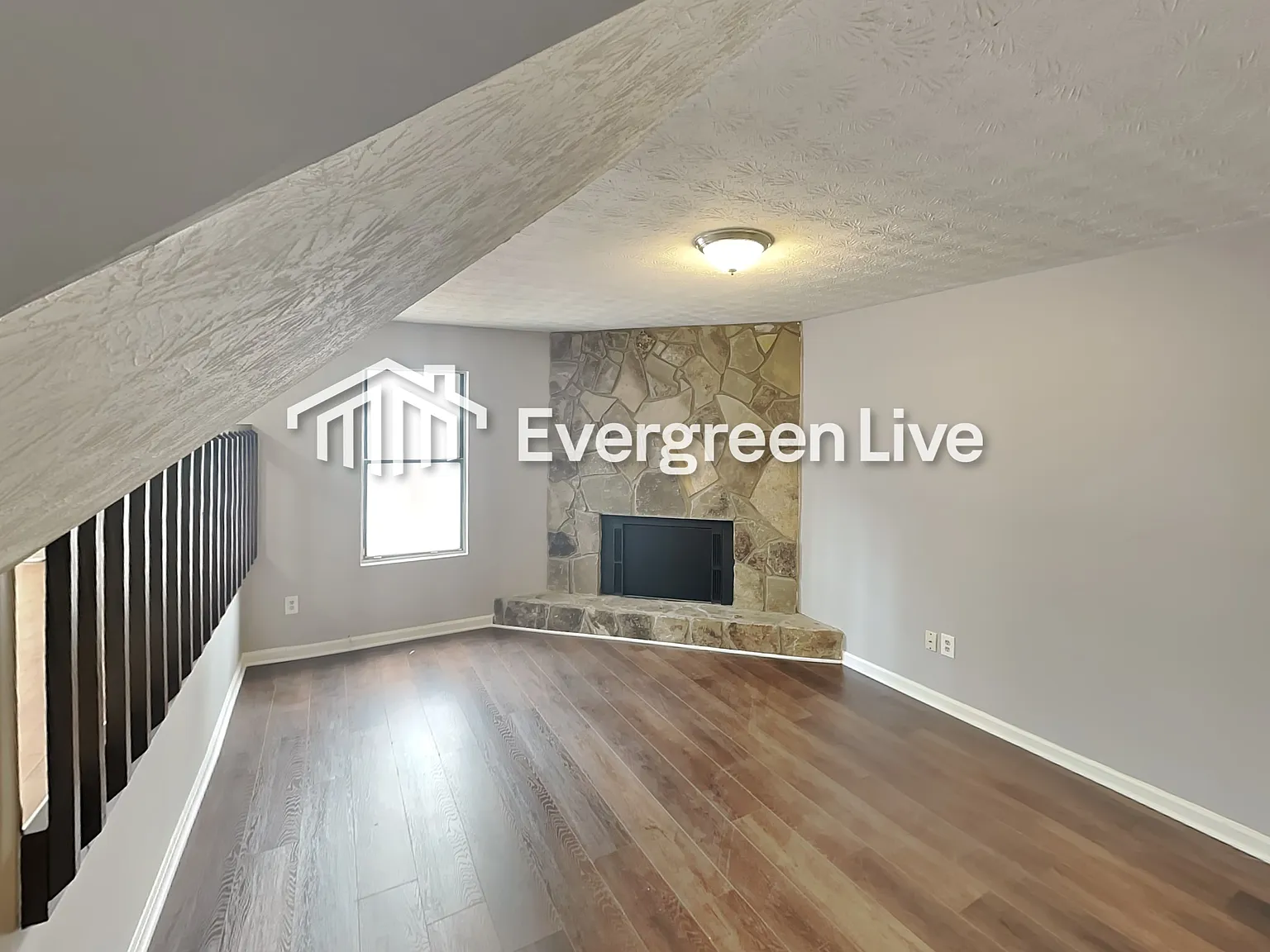3 bed, 2.0 bath, 1490 sqft, $1,395 — Photo 4