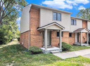 3990 Old Creek Rd, Troy, MI 48084