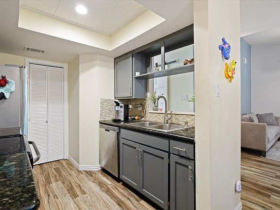 3rd image of 2906 West Ave #8A