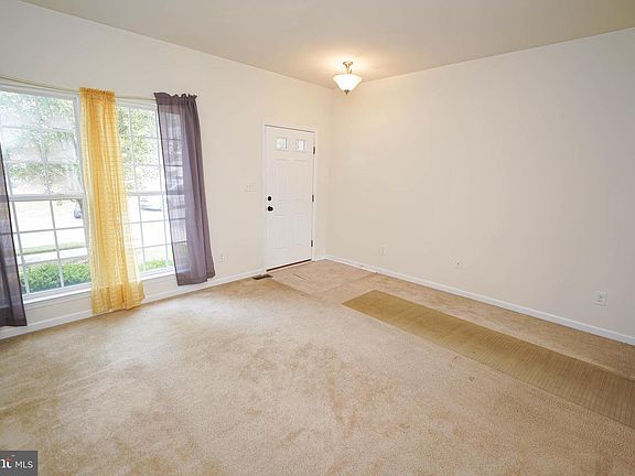 4th image of 423 Stream Valley Ct