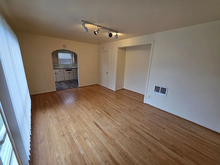 482 E 16th Ave #1-5 — Photo 3