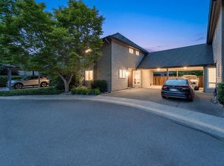 8631 No 3 Rd #2, Richmond, BC V6Y 2E6