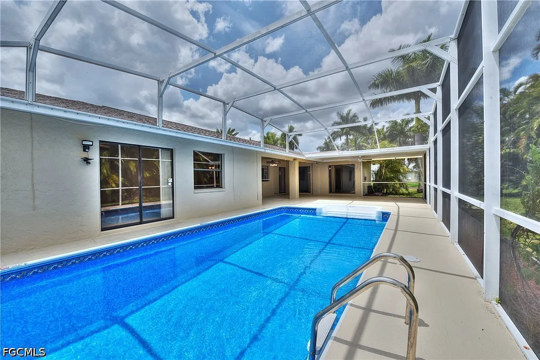 3 bed, 3.0 bath, 2042 sqft, $3,000 — Photo 1