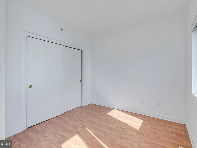 228 W George St #218 — Photo 26