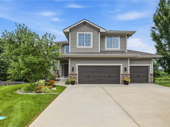 1021 SE Scarlet Ct, Blue Springs, MO 64014
