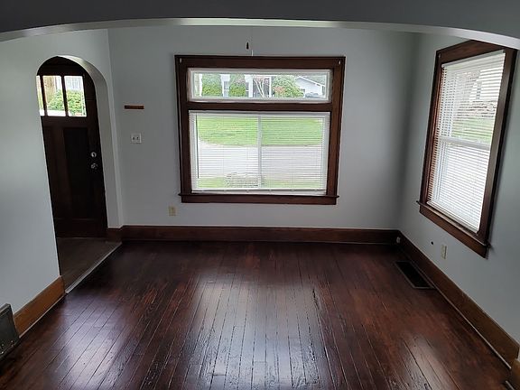 3rd image of 763 Alden St Floor 1