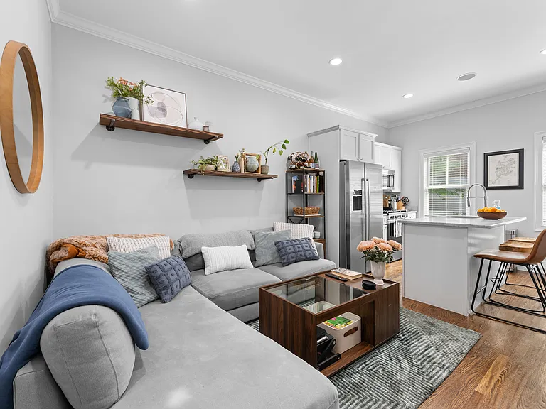 252 Bowen St #1 — Photo 4