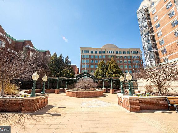 4th image of 24 Courthouse Sq APT 212