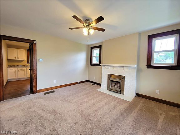 3rd image of 841 Maple St