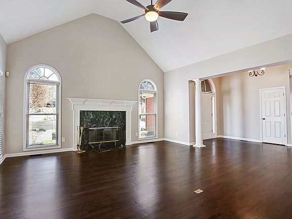 3rd image of 310 Oak Alley Ct