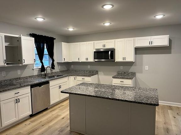 3rd image of 517 Burgess St