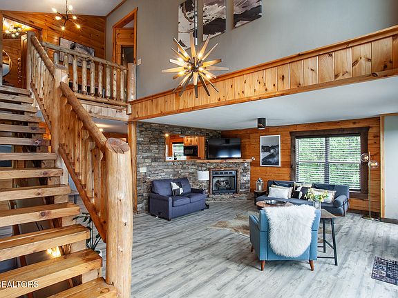 11th image of 920 Falcon View Way