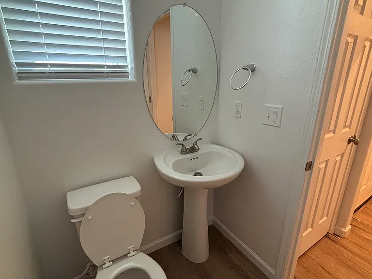 1093 Buena Vista Ln — Photo 4
