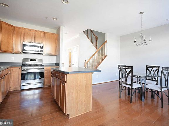 5th image of 710 Wineberry Way
