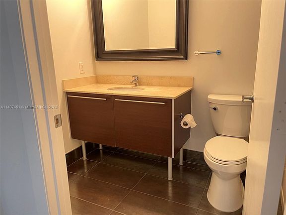 4th image of 1900 N Bayshore Dr APT 4402