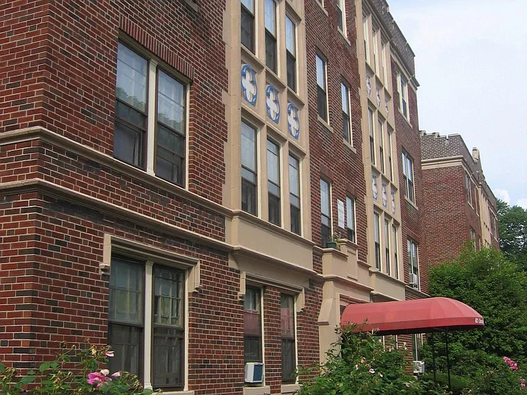 85 Strathmore — Photo 14