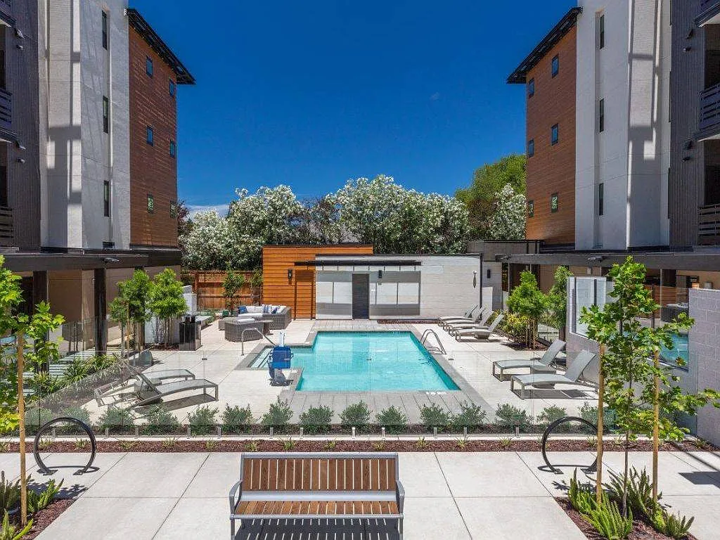 Santana Terrace — Photo 2