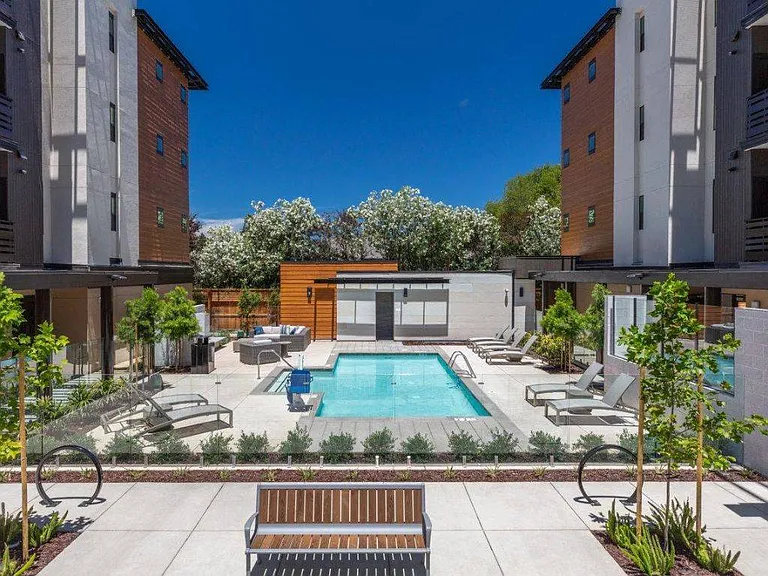 Santana Terrace — Photo 4