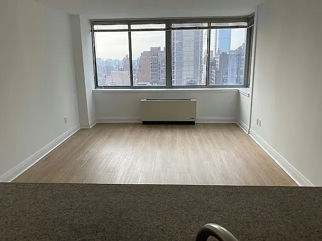 800 6th Ave — Photo 2