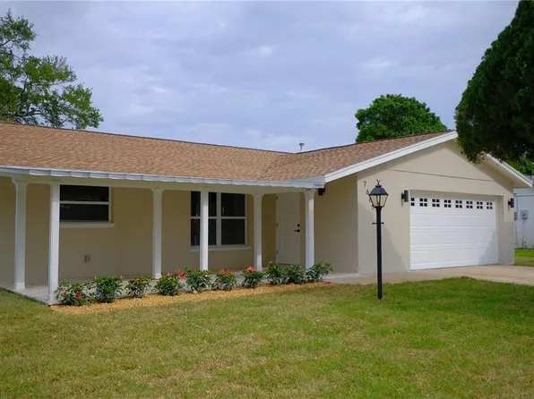 7665 92nd St N, Seminole, FL 33777