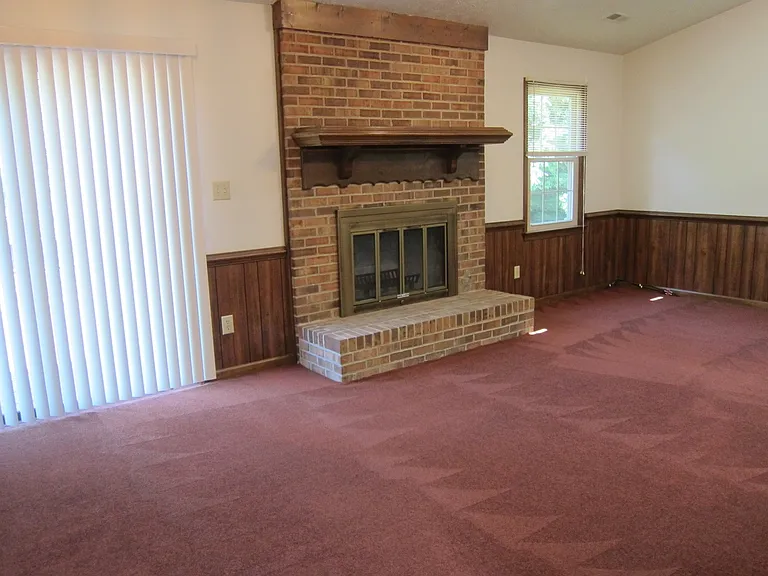 104 Gray Ln — Photo 5