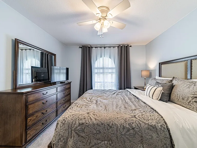 3305 Eisenhower Ln — Photo 22