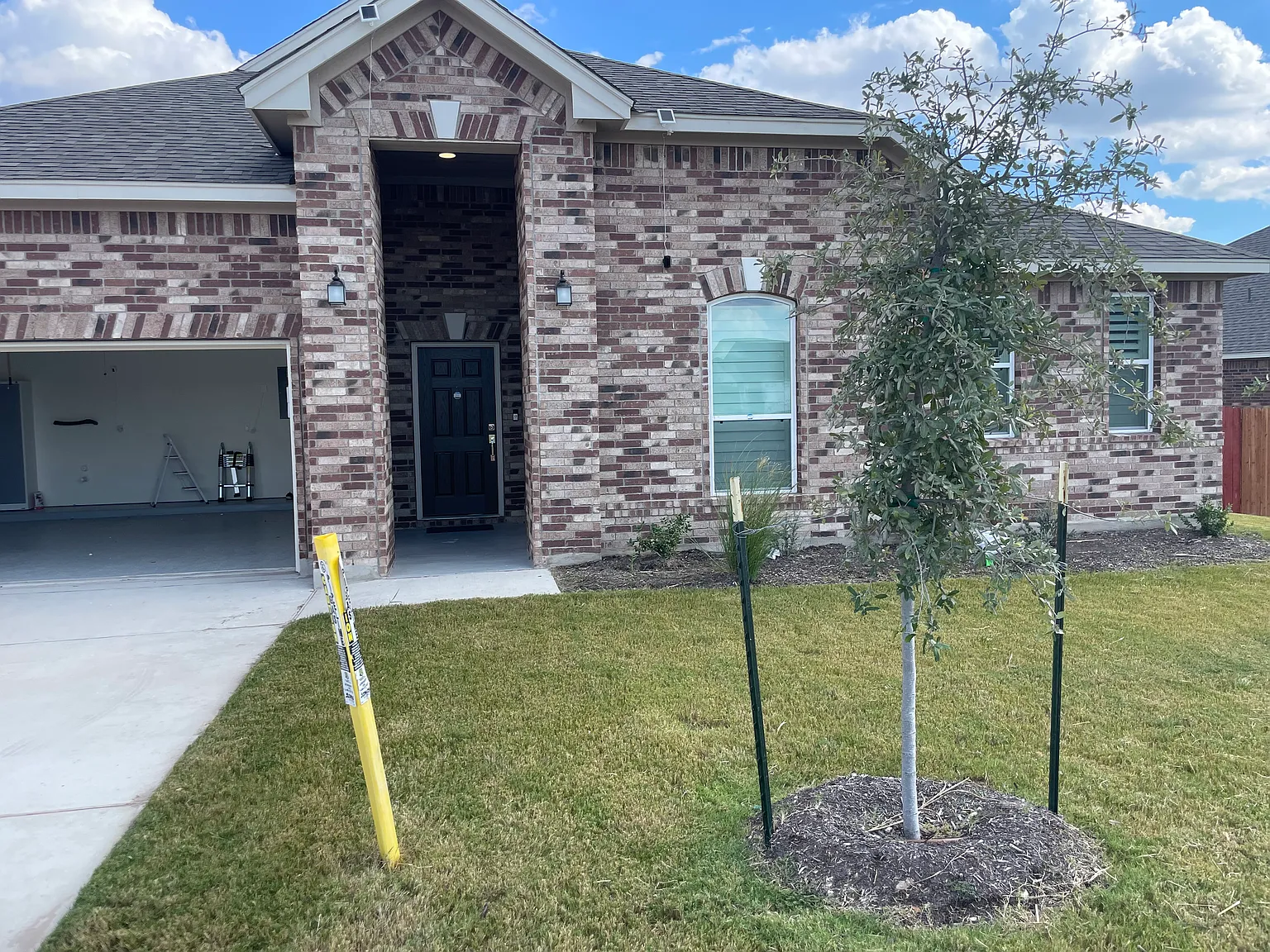 4 bed, 3005 sqft, $700 — Photo 1