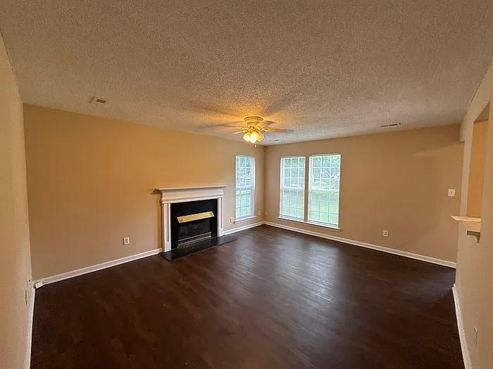 3 bed, 2.0 bath, 1150 sqft, $1,500 — Photo 2