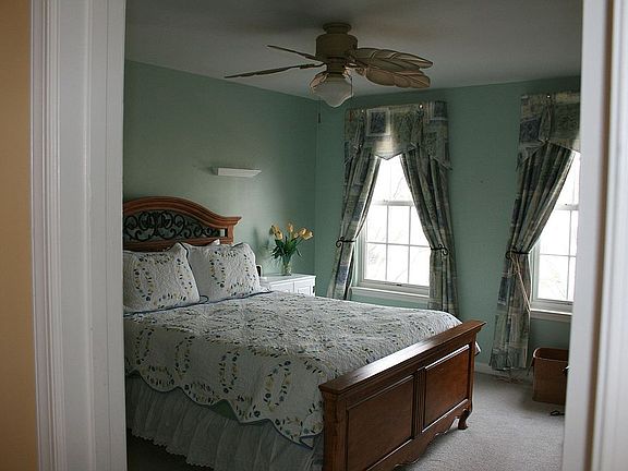 Guest Bedroom/ Bedroom 3