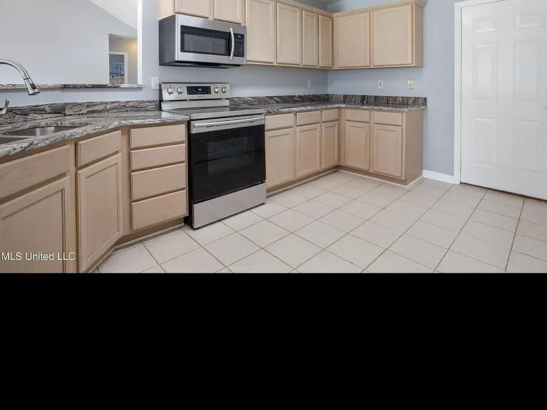 10483 Steeplechase Dr — Photo 5