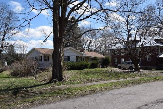 2nd image of 31 Crescent St