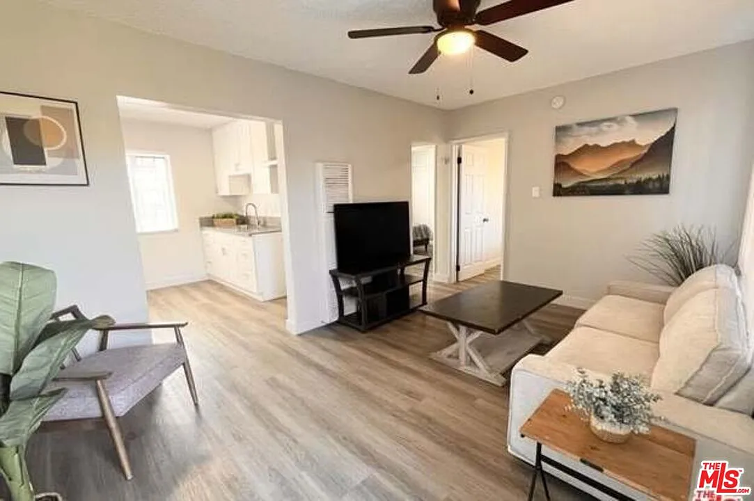 2 bed, 2.0 bath, 650 sqft, $2,289 — Photo 2
