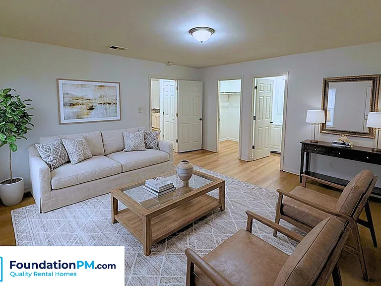 5 E Byfield Dr — Photo 7