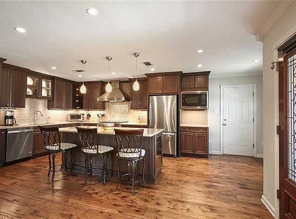 5th image of 3608 Woods Dr