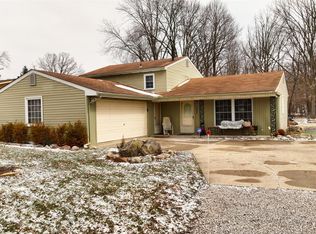 2202 Cook Ct, Troy, MI 48083