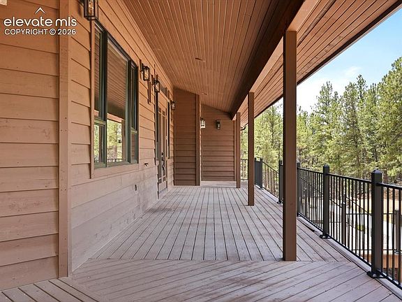 4th image of 584 Pikes Peak Dr