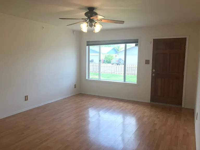 27 E Balboa Dr — Photo 11