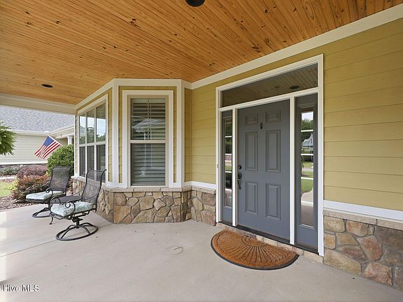 4th image of 135 Heath Court
