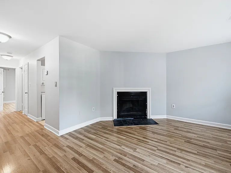 1211 Potomac Ave SE #B — Photo 2