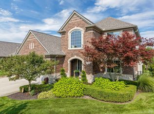 52442 Melody Dr, Macomb, MI 48042