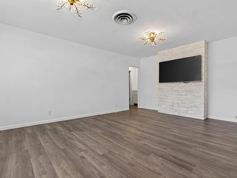331 Victory Ct — Photo 6
