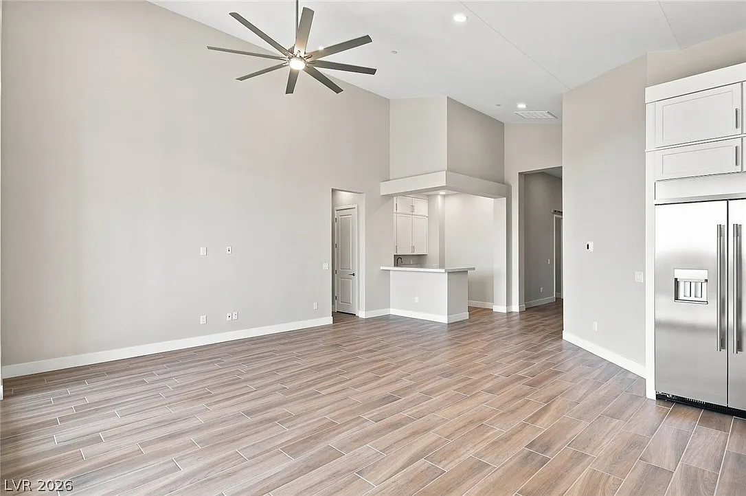 3 bed, 2.5 bath, 2303 sqft, $4,495 — Photo 3
