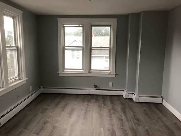 635 Fall River Ave #1