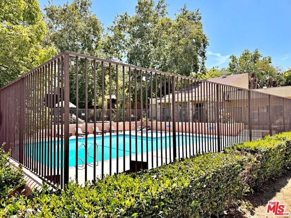 18350 Hatteras St APT 152, Tarzana, CA 91356