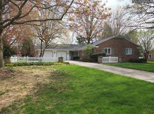 1382 Wilkshire Cir SW, North Canton, OH 44720