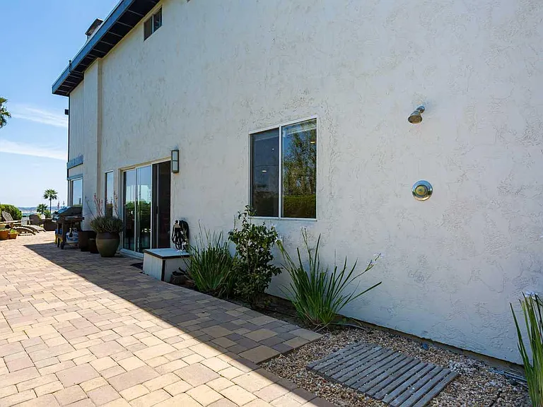 2473 Geranium St — Photo 11