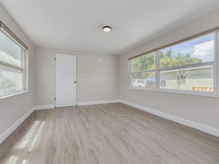 4012 21st St N — Photo 11