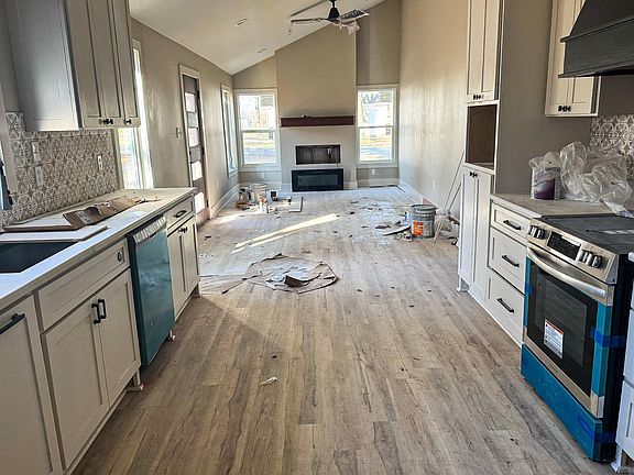 3rd image of 601 Hillcrest Rd